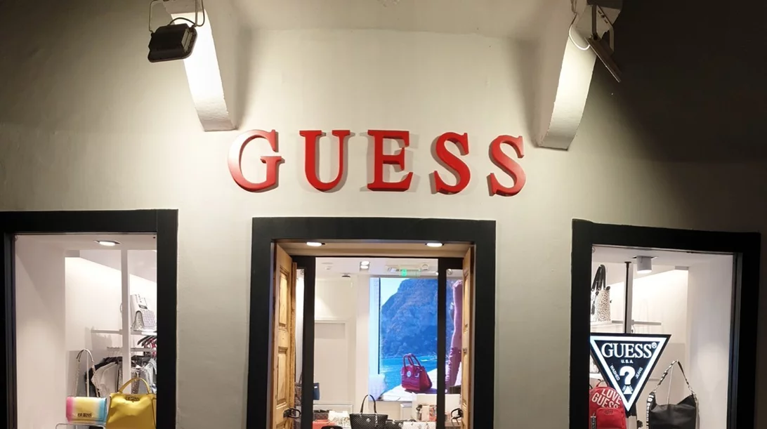 GUESS store Mykonos: Το αγαπημένο κατάστημα άνοιξε και υποδέχεται τη νέα σεζόν