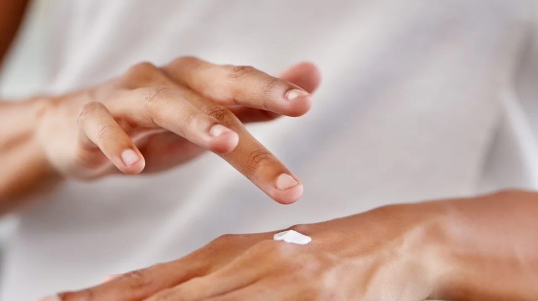 Μετά τον ήλιο: Οι 5 κανόνες για τη φροντίδα της επιδερμίδας