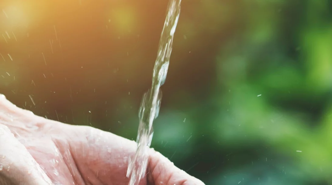 Το Νερό Είναι στα Χέρια Μας: Η παγκόσμια δέσμευση του FINISH να ευαισθητοποιήσει για την προστασία του νερού