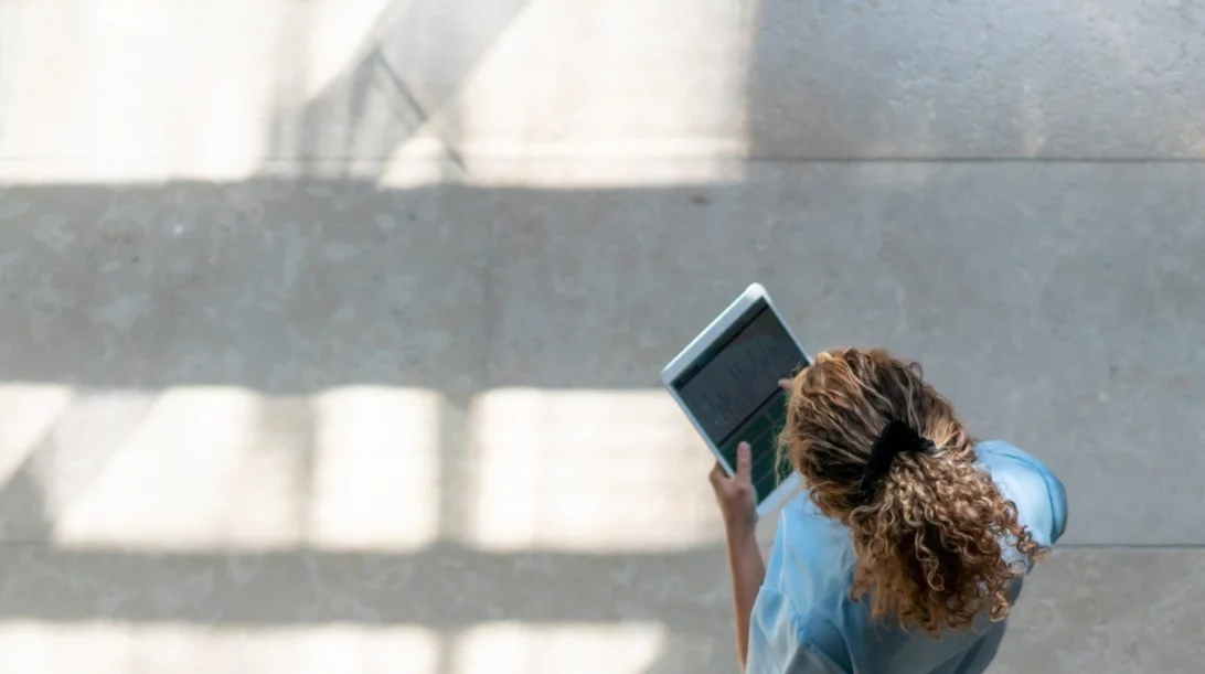 Η Καίτη Μιχαλοπούλου είναι νοσηλεύτρια στη ΜΕΘ COVID-19 στον «Ευαγγελισμό». Αυτή είναι η προσωπική της ιστορία με τον κορονοϊό.