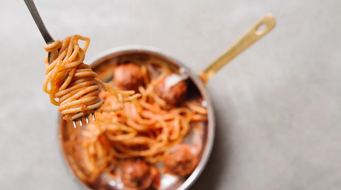 Υδατάνθρακες ή αλάτι: Ποιο προκαλεί μεγαλύτερη κατακράτηση υγρών στο σώμα μας;