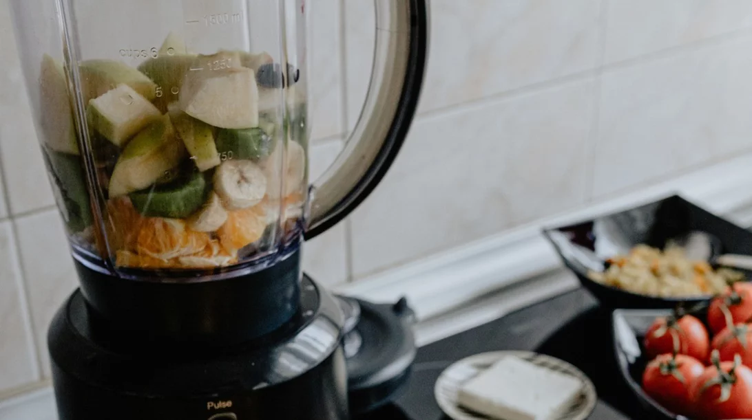 Σμούθι για λαμπερό δέρμα: Ποιες είναι οι κατηγορίες με τα βασικά συστατικά που πρέπει να περιέχει;