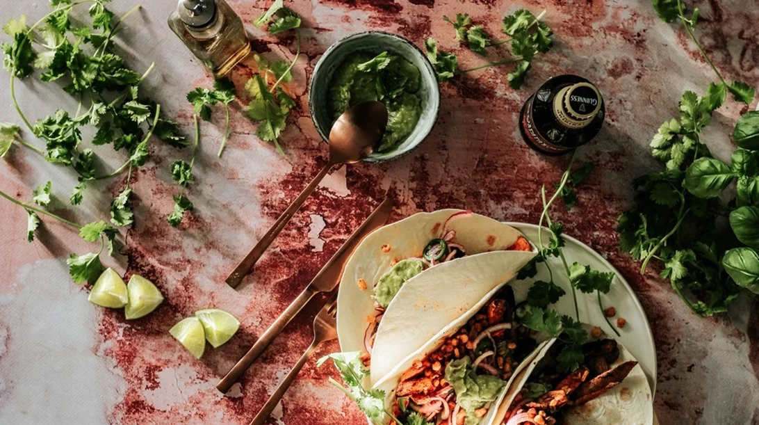 Ελαφρύ βραδινό με τορτίγια: 5 υγιεινές συνταγές για κρύα σάντουιτς