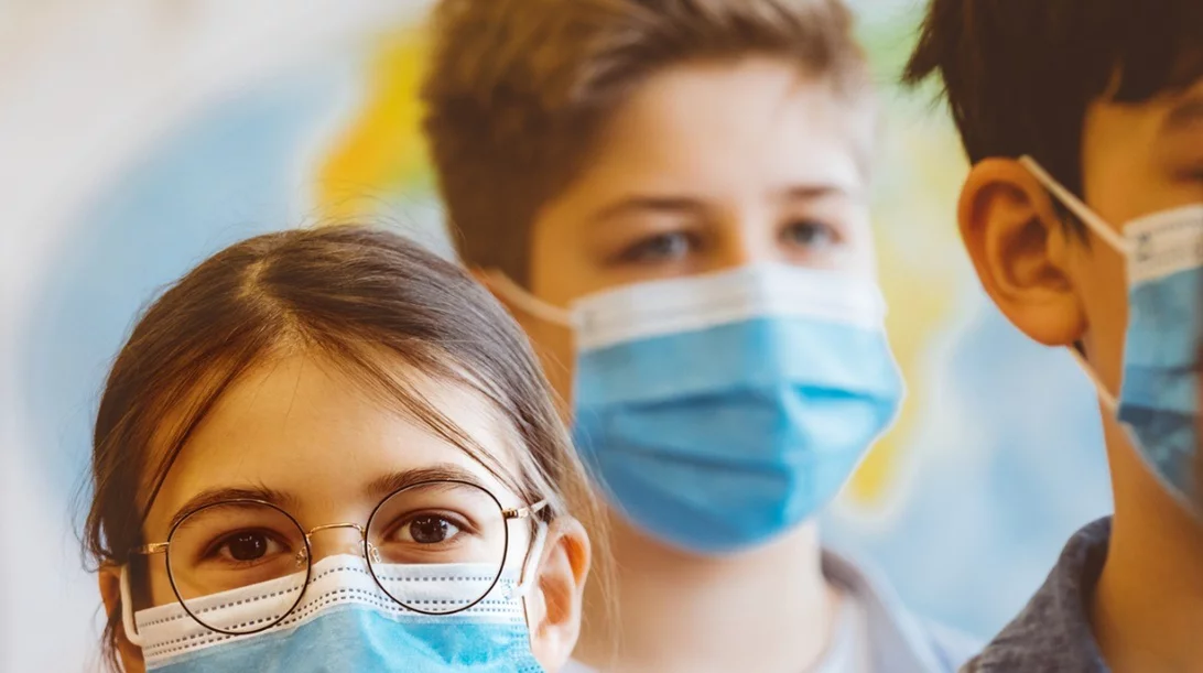 Η χρήση της μάσκας στα παιδιά για τα σχολεία - Τι λέει η Ελληνική Παιδιατρική Εταιρεία;