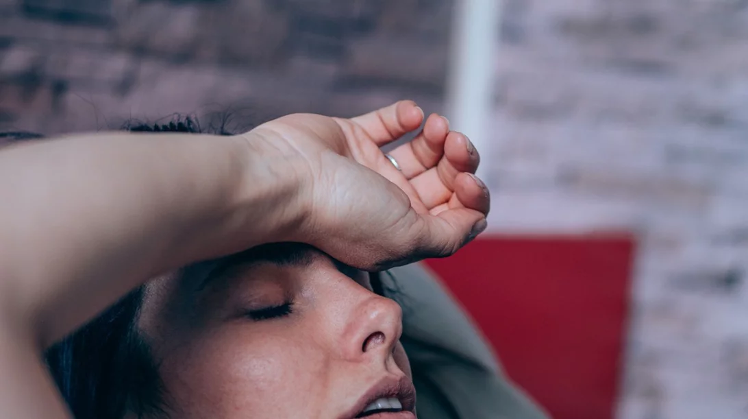 Έχεις περάσει COVID-19. Κινδυνεύεις να κολλήσεις ξανά; Τι λένε ερευνητές για την επαναλοίμωξη