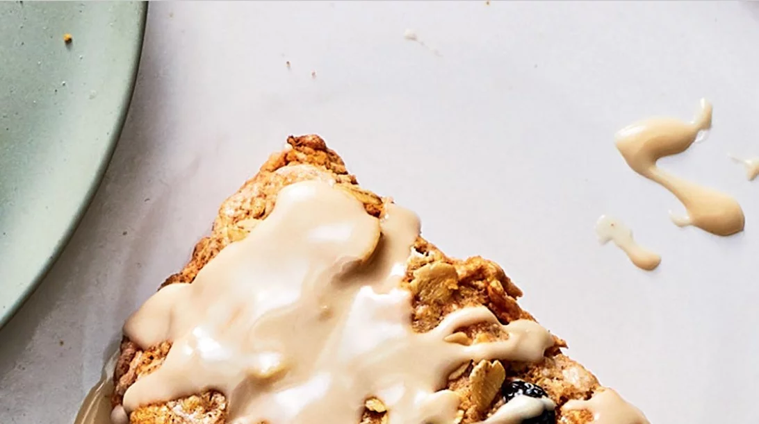 Συνταγή για αγγλικά scones με βρώμη, καρότο και παστινάκι