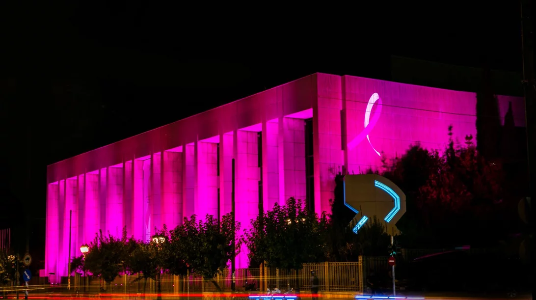 #TimeToEndBreastCancer | Το Μέγαρο Μουσικής Αθηνών φωτίστηκε ροζ