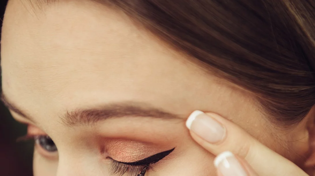 7 λάθη στο μακιγιάζ που σε κάνουν να δείχνεις κουρασμένη