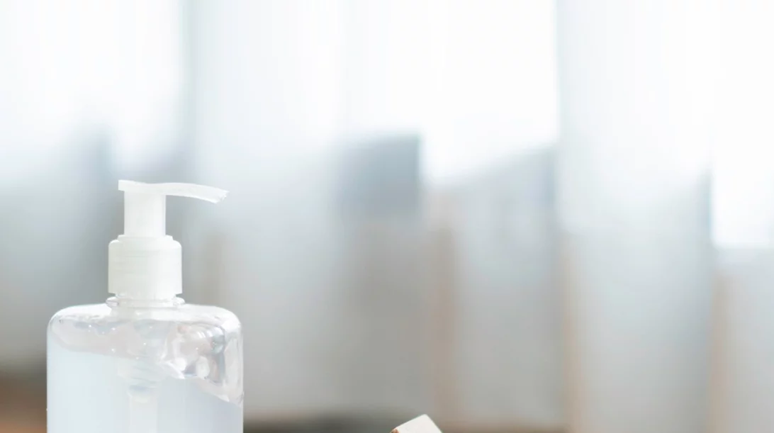 Μένεις με την οικογένειά σου ή συγκατοικείς; Τι να κάνεις εάν κάποιος έχει συμπτώματα κορονοϊού