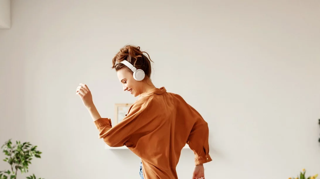 Born with a beat! Αν σου αρέσει ο χορός, μόλις βρήκες την απόλυτη προπόνηση (από το σπίτι)