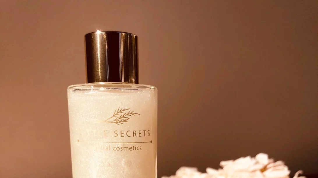 Η  Little Secrets παρουσιάζει το body oil “The Moonlight glow”