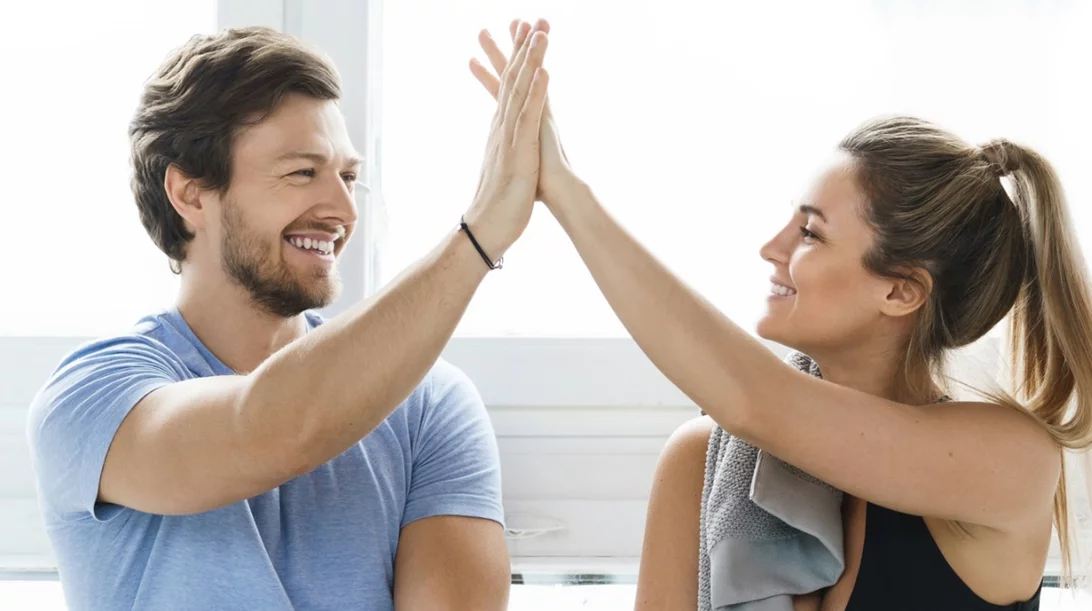 Προπόνηση για δύο: Workout για να γυμναστείς με παρέα χωρίς κανέναν εξοπλισμό