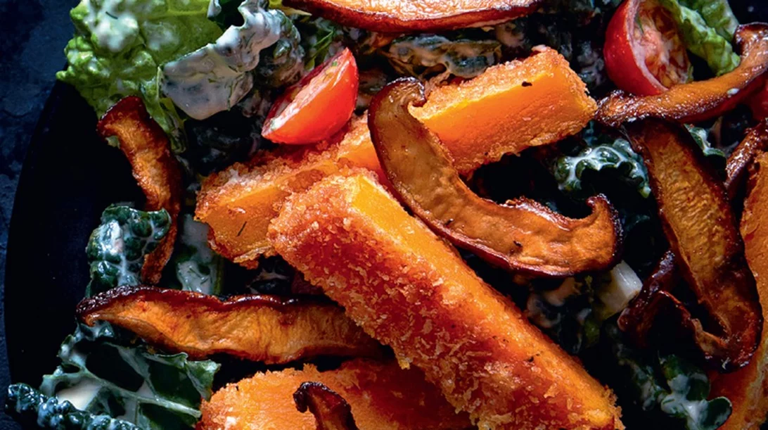 Σαλάτα με κίτρινη κολοκύθα και «μπέικον» από μανιτάρι σιτάκε 