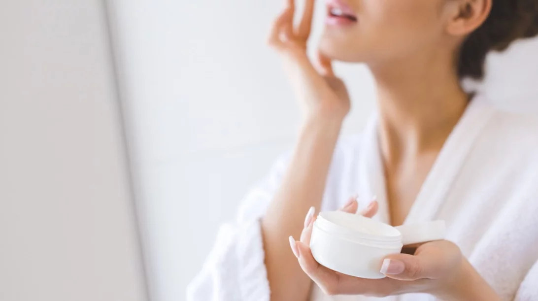 Πώς επιλέγω το σωστό αντηλιακό ανάλογα με την ηλικία μου;