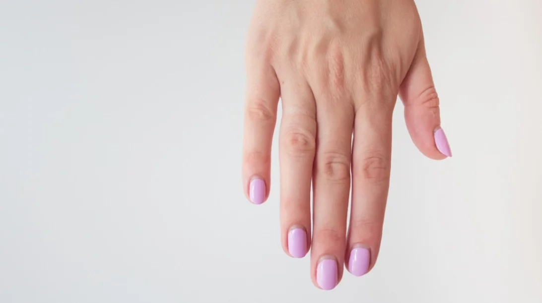 Περιποίηση άκρων στο σπίτι: Πώς αφαιρώ μόνη μου το ημιμόνιμο μανικιούρ;