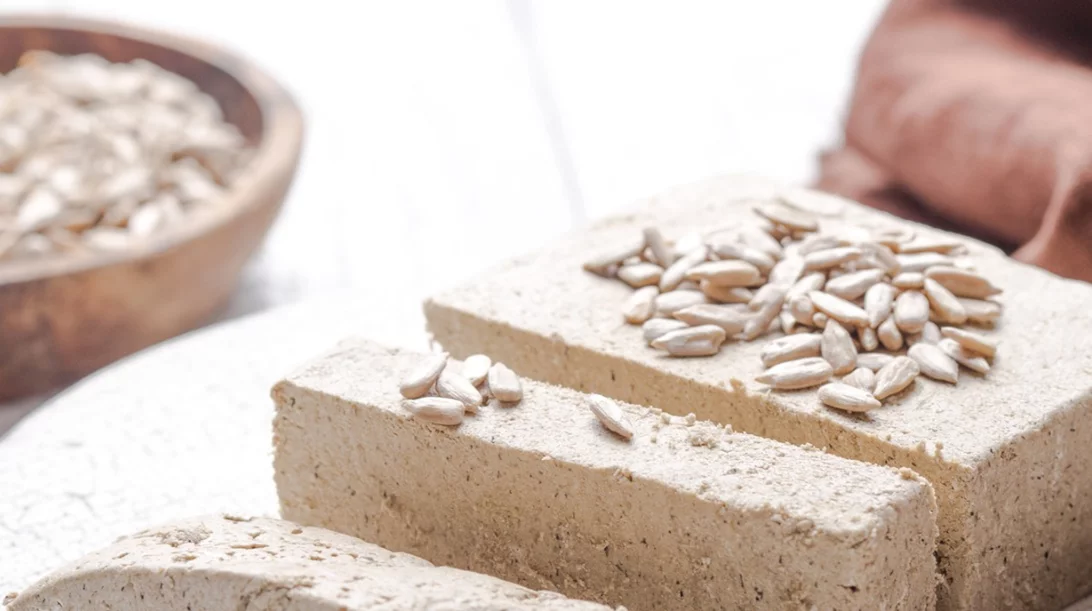 Χαλβάς από ταχίνι: Όταν η γλυκιά, παραδοσιακή γεύση συναντά την υγιεινή διατροφή