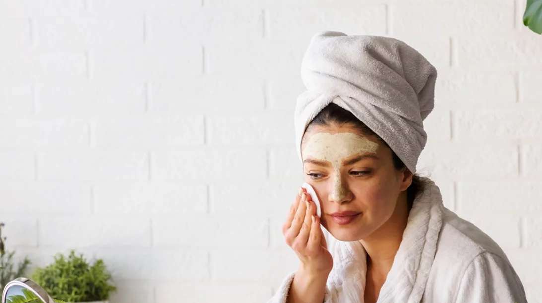 Εκμεταλλεύσου το χρόνο που περνάς στο σπίτι για να προσφέρεις το καλύτερο στην επιδερμίδα σου