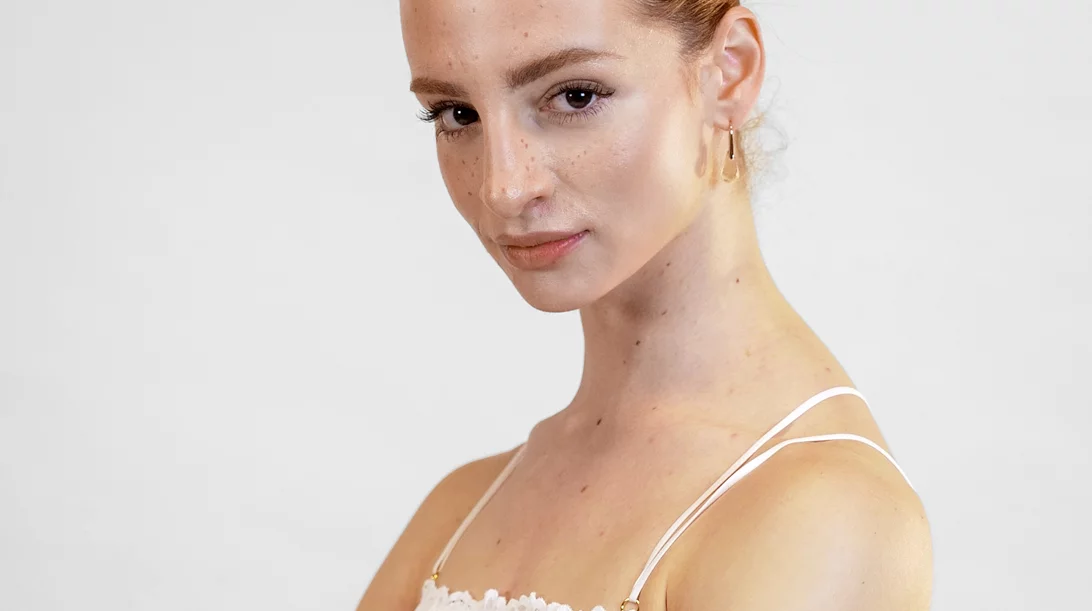 #DanceInMyAmericanEagle: H Έλλη Τσιτσιπά διηγείται την ιστορία της με τα αγαπημένα της fashion items