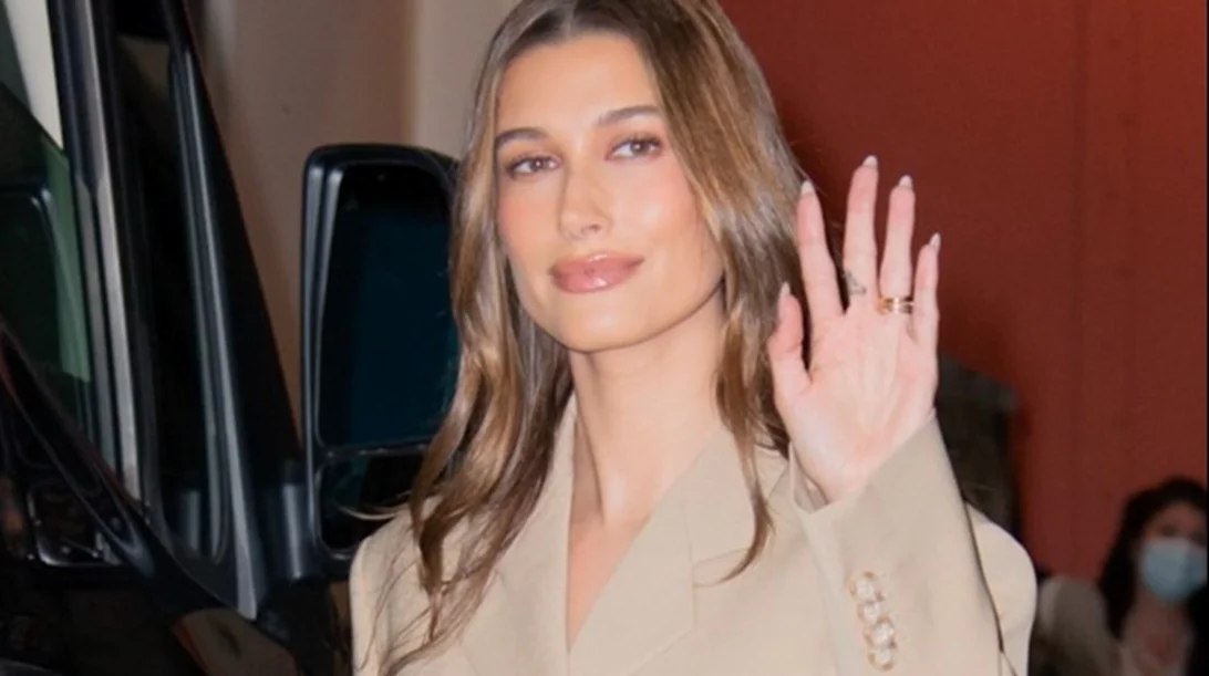 Διάφανα νύχια: Όλο το inspo που χρειαζόσουν για το πιο μεγάλο trend του καλοκαιριού