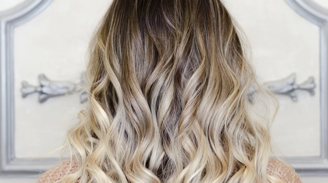 Balayage vs Highlights: Σε τι διαφέρουν και πώς να επιλέξεις