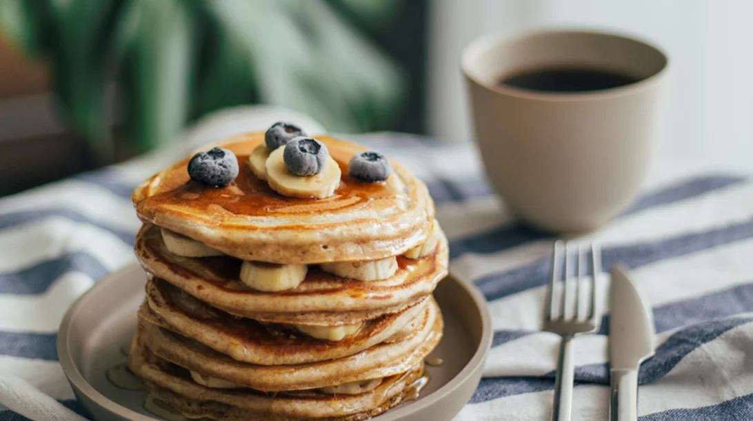 Φτιάξε υγιεινά pancakes με παντζάρι ή με κολοκυθάκια ή με γλυκοπατάτες - δες τις συνταγές!