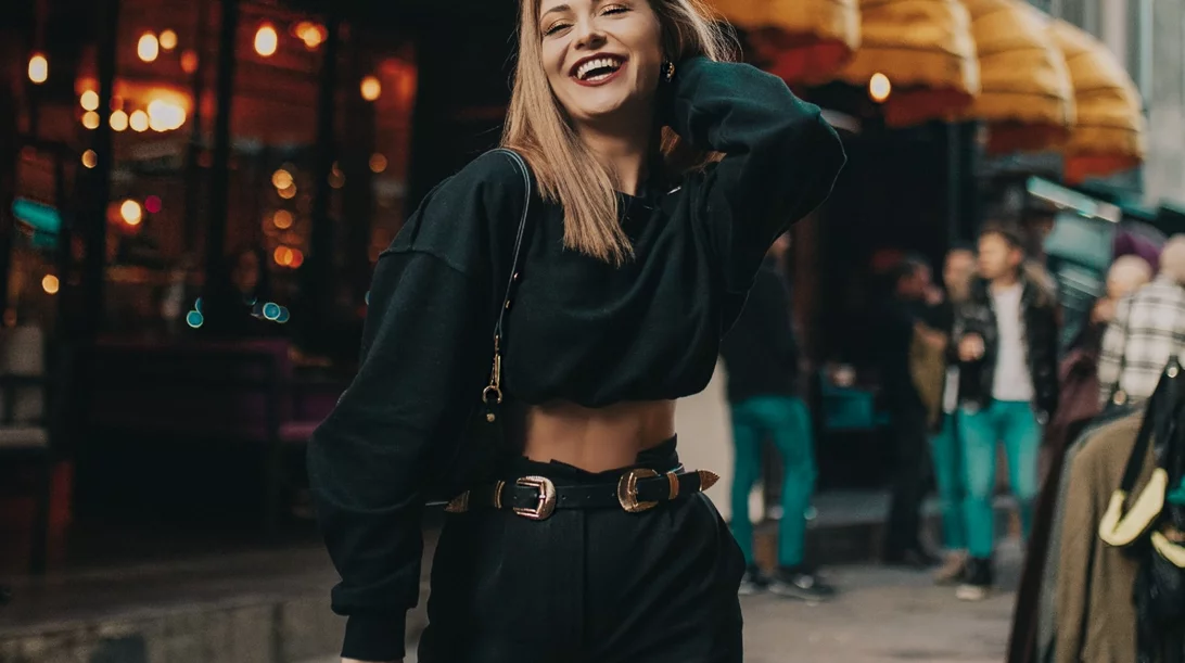 Πώς θα κάνεις τα οπίσθια σου να δείχνουν πιο λεπτά και σμιλευμένα με ένα μόνο στιλιστικό τρικ