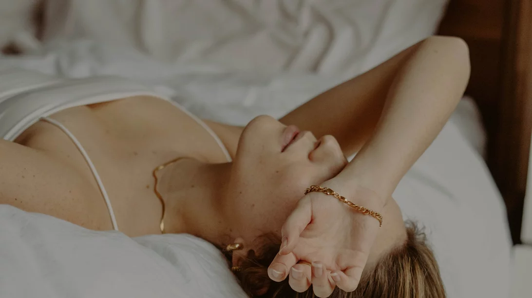 Νιώθεις υπνηλία και είσαι διαρκώς ψυχικά πεσμένη; Τι συστήνει ο ψυχολόγος;