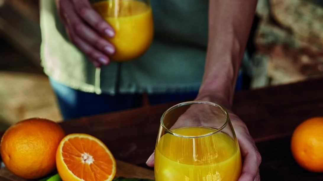 Ποια είναι η καλύτερη ώρα να πιω έναν χυμό φρούτων; Και άλλες απορίες για αυτούς βρίσκουν απάντηση