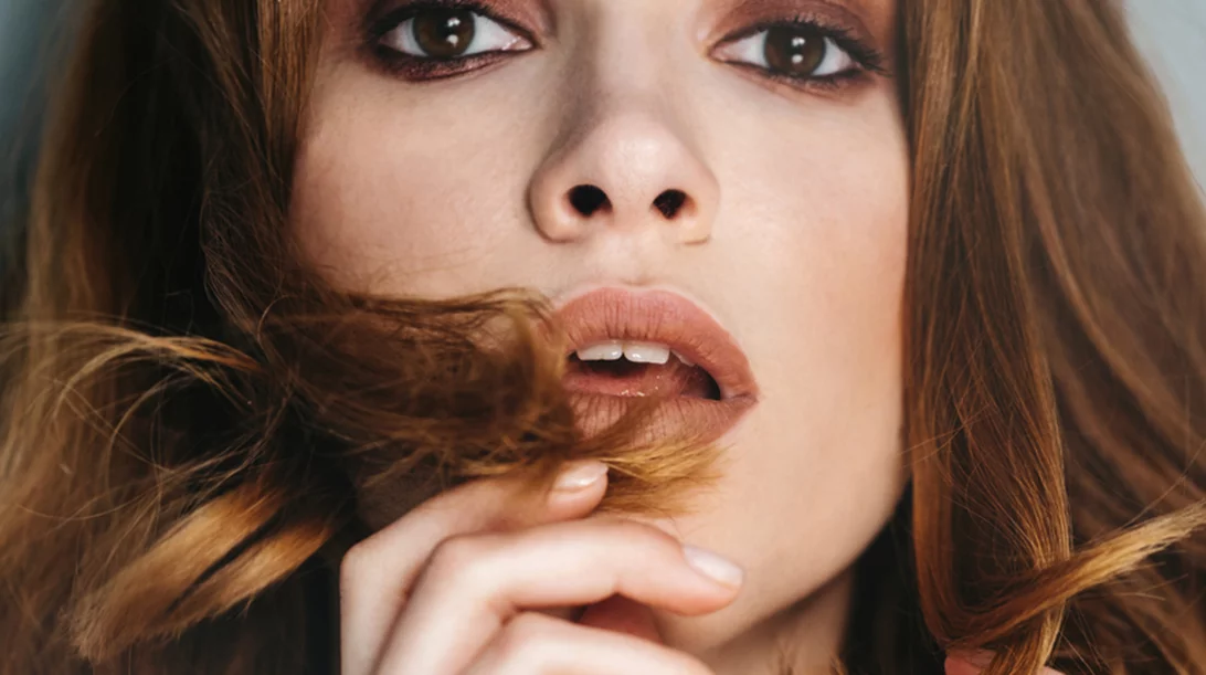 Supermodel Lip | Η hot τάση μακιγιάζ από τα 90s που έχει ξετρελάνει τη Gen Z