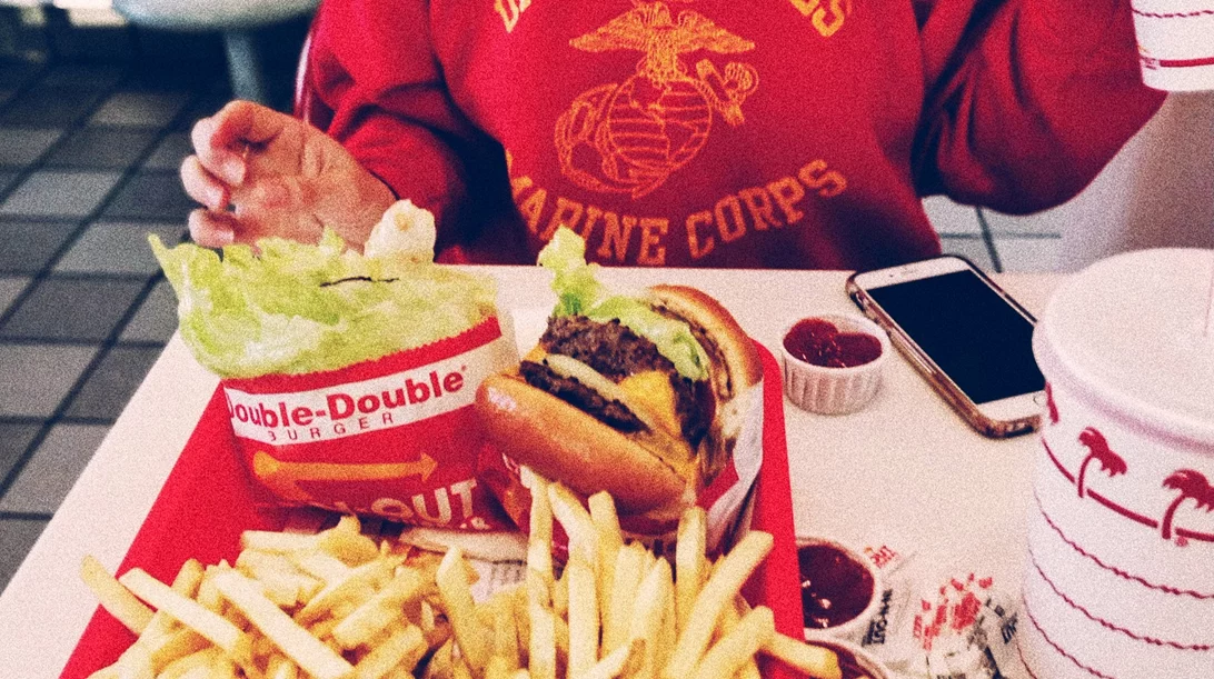 6 λόγοι που δεν πρέπει να λιμοκτονείς όταν το παρακάνεις με κάποιο γεύμα