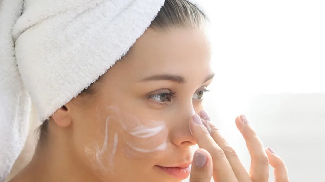 Πώς να βάζω κρέμα προσώπου; Το λάθος που κάνουμε