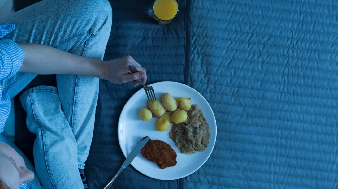 Φαγητό το βράδυ; Οι 7 τροφές που πρέπει να αποφύγεις πριν κοιμηθείς