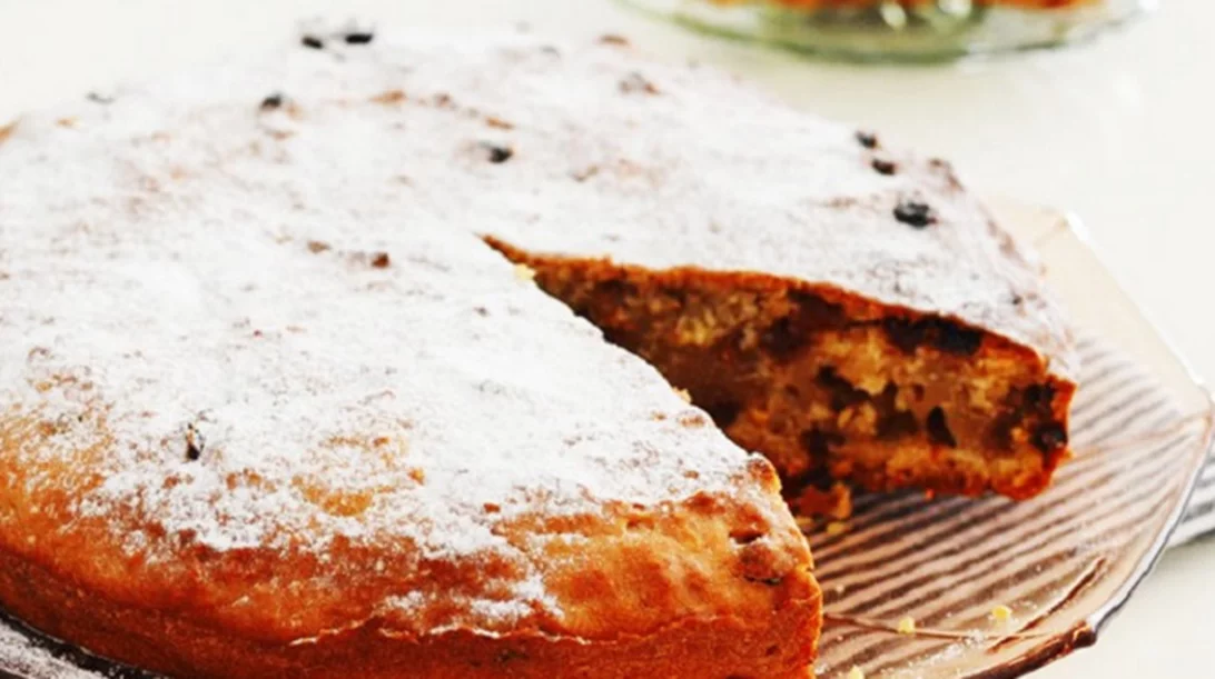 Η πιο γευστική συνταγή για φανουρόπιτα με ελαιόλαδο και λίγη ζάχαρη