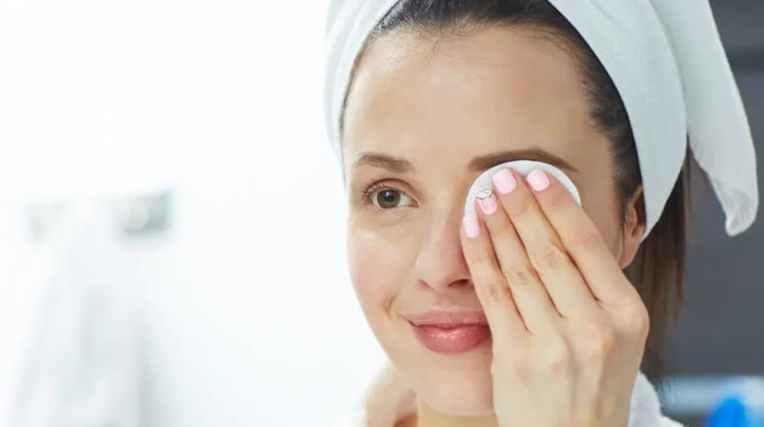 Να ξεκινήσω αντιγήρανση στα 20; Ιδού τι λέει η δερματολόγος