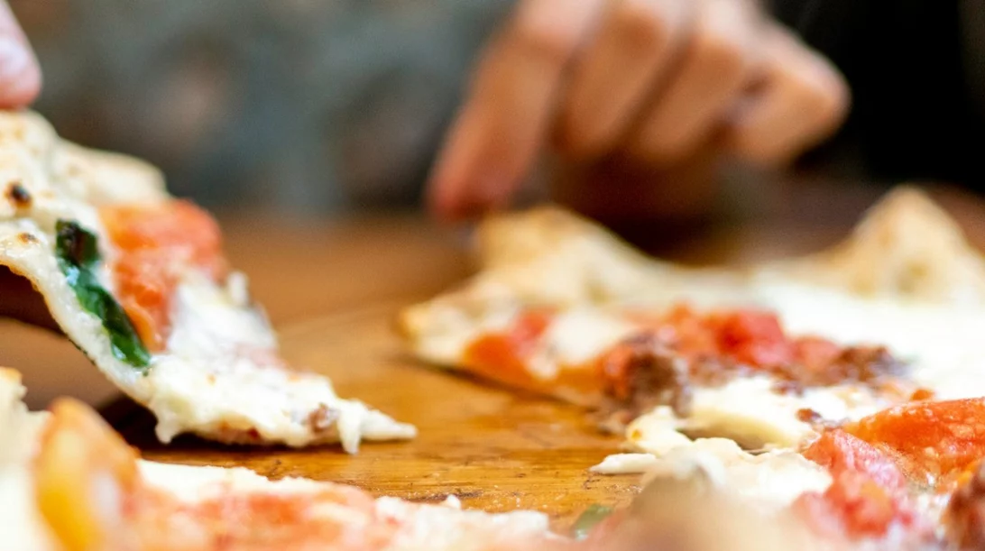 Λιγούρες για λιπαρά και junk food; Πώς θα ικανοποιήσεις την ανάγκη σου έξυπνα;