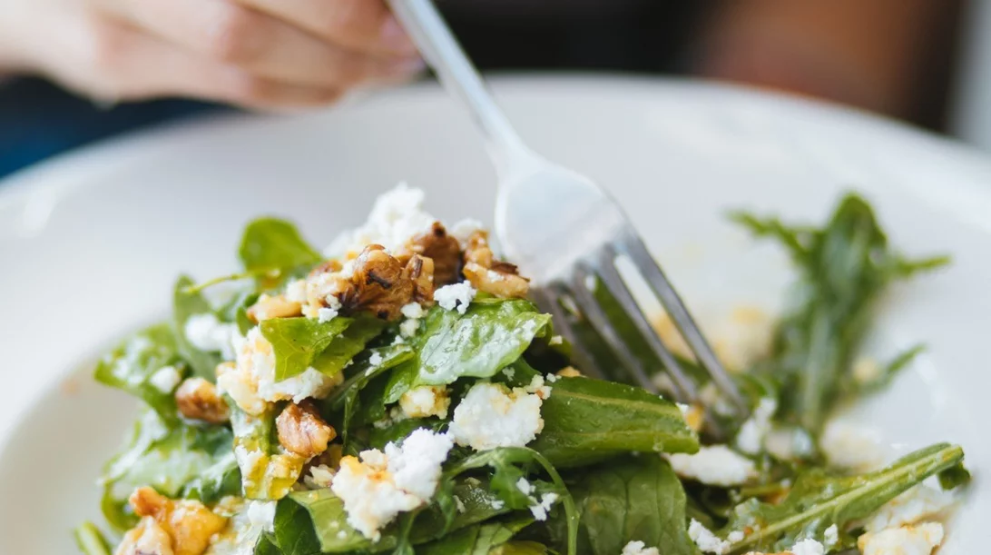 Πέντε αλλαγές που πρέπει να κάνεις στο μεσημεριανό γεύμα