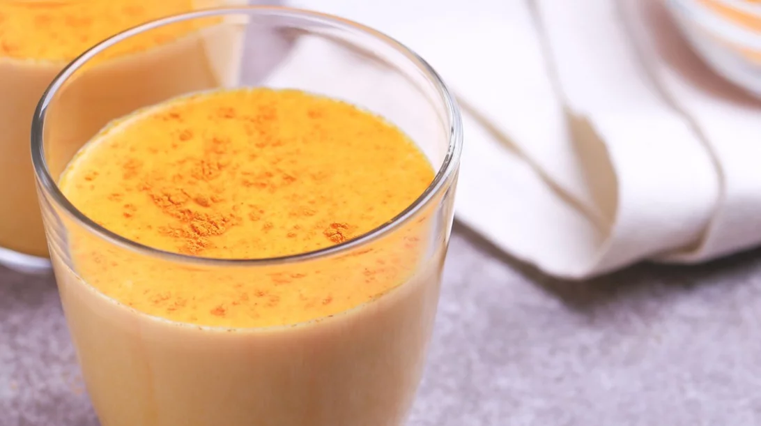 Συνταγή για αντιοξειδωτική ζεστή σοκολάτα με κουρκουμά από την Κλειώ Δημητριάδου