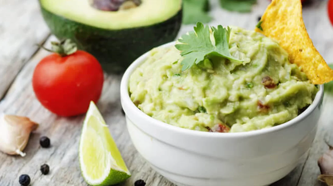 Πώς θα φτιάξεις γκουακαμόλε σε 3 αναπάντεχους συνδυασμούς