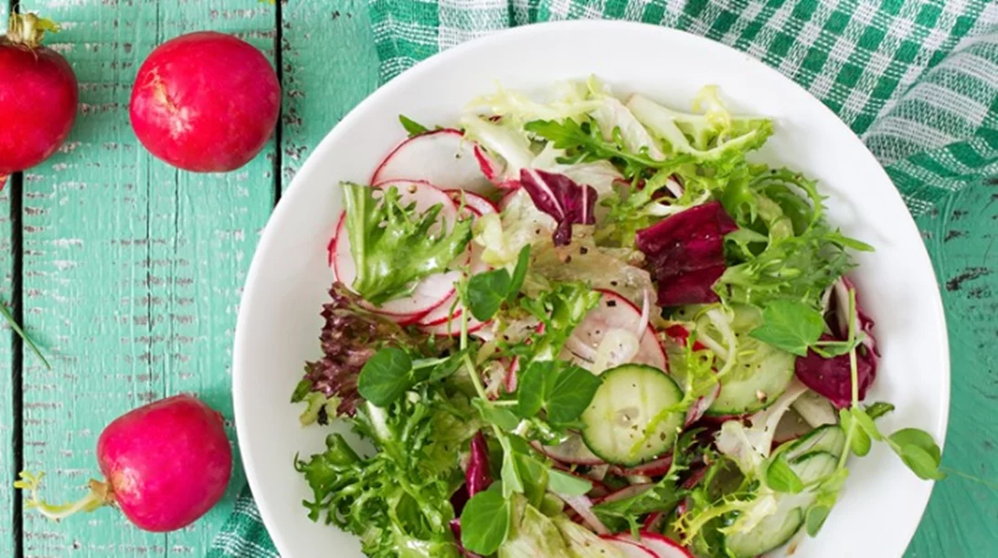 10 δροσερές σαλάτες διαίτης ιδανικές για το καλοκαιρινό μεσημεριανό