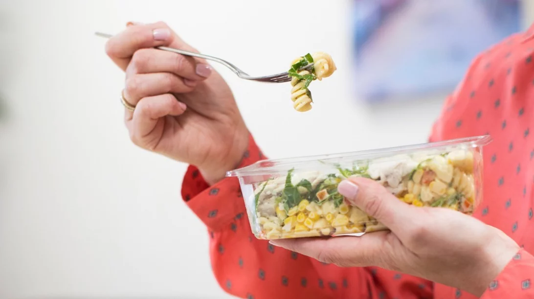 Πλάνο διατροφής με πολλά σνακ μέσα στη μέρα και χωρίς προετοιμασία στο σπίτι