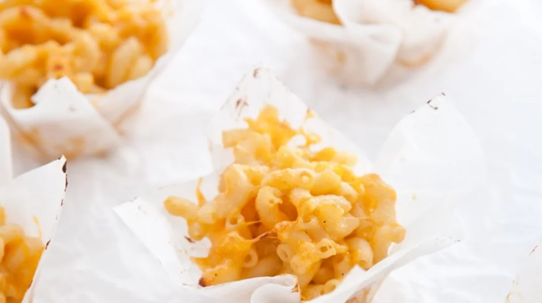Mac n Cheese muffins: Ένα υγιεινό twist με κουνουπίδι