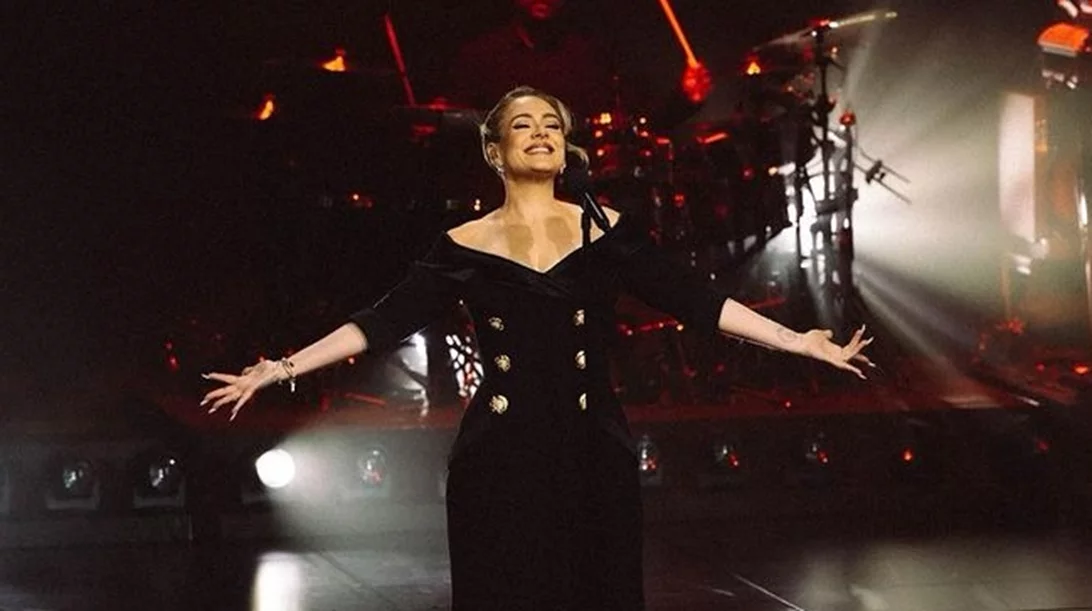 To θέμα υγείας που ταλαιπωρεί την Adele στη σκηνή και στη ζωή της