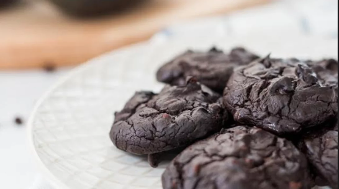 Συνταγή για μπισκότα σοκολάτας με αβοκάντο και ελάχιστη ζάχαρη