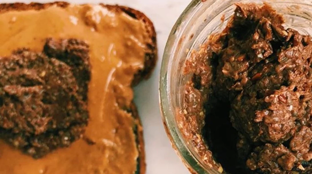 Σπιτικό spread σοκολάτας με σπόρους chia και λιναρόσπορο