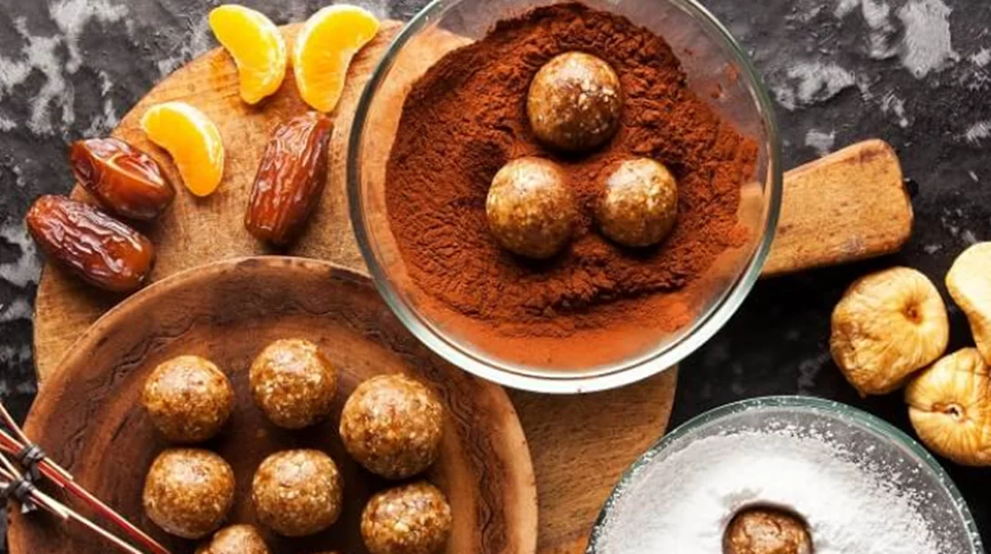 Μπάλες ενέργειας: 10 διαφορετικές συνταγές χωρίς ψήσιμο για το πιο υγιεινό σνακ