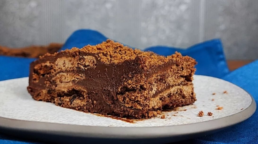 Σοκολατένιο γλυκό ταψιού με 3 υλικά και χωρίς ζάχαρη
