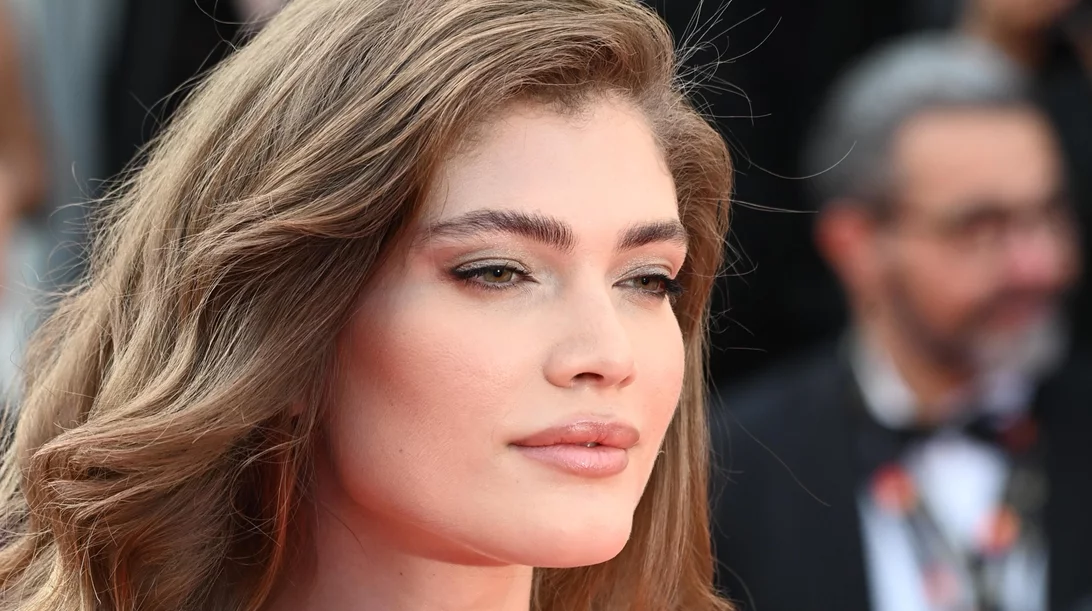 Φυσικό lifting προσώπου: Πώς θα το πετύχεις πανεύκολα με μακιγιάζ