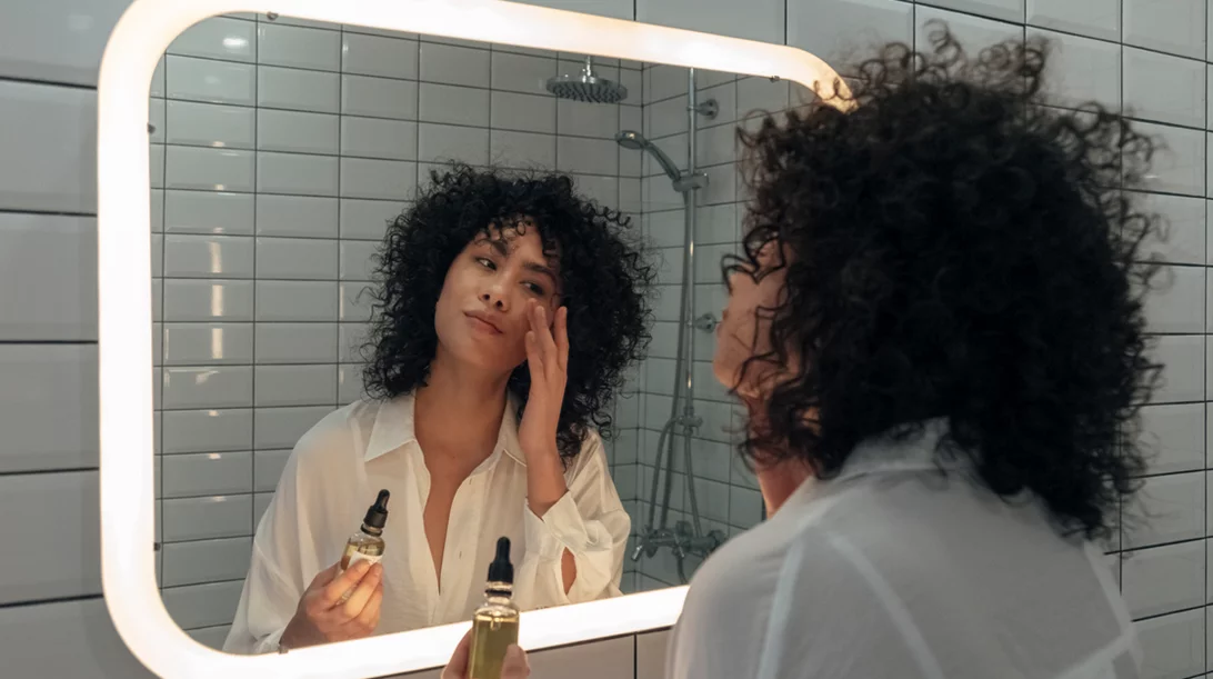 Ακμή: Η δερματολόγος εξηγεί πώς αντιμετωπίζεται κάθε μορφή της