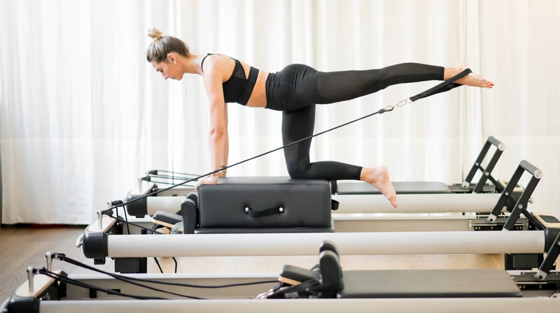 "Σε βοηθάει το pilates να χάσεις λίπος" και άλλες βασικές απορίες σχετικά με αυτό το είδος γυμναστικής βρίσκουν απάντηση