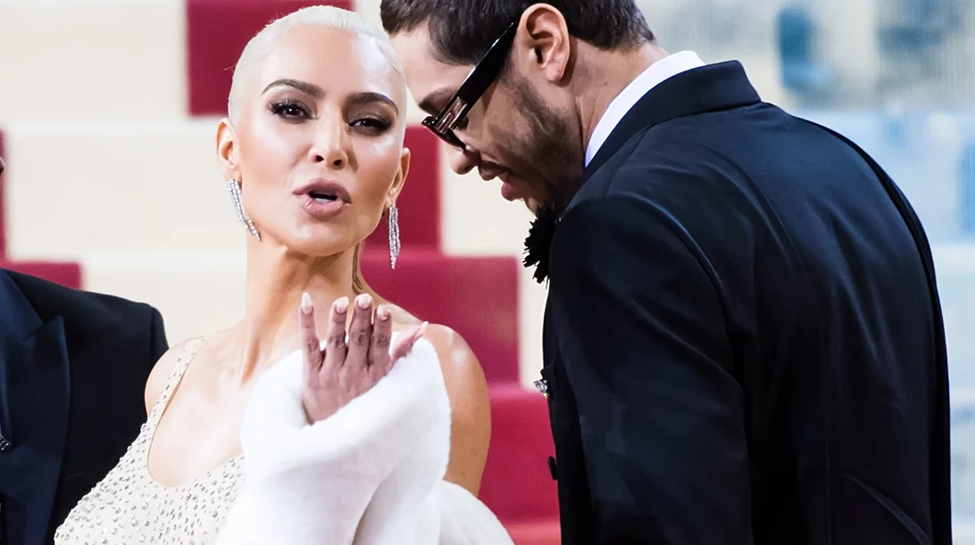 7 κιλά σε 3 εβδομάδες: Η ακραία δίαιτα της Kim Kardashian για τη λαμπερή της εμφάνιση στο Μet Gala